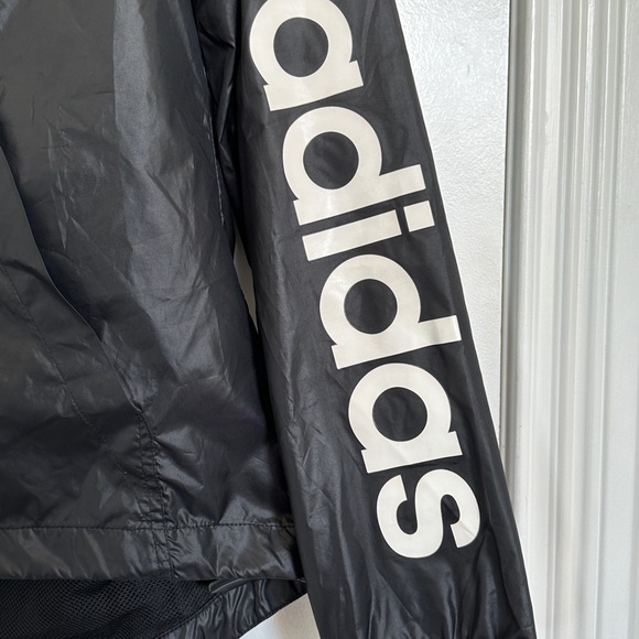 NWT ADIDAS Linear Packable Windbreaker - Picture 3 of 6
